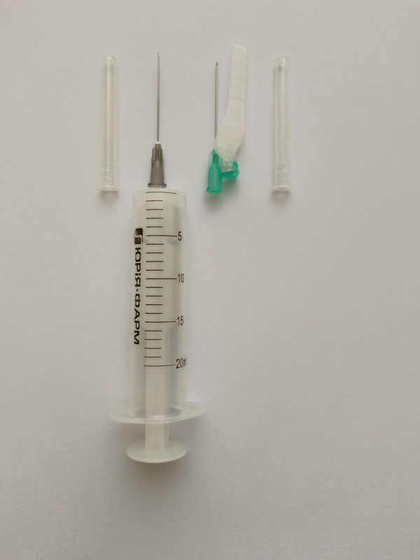 Шприц 20 ml (мл) луєр двохкомпонентний ін'єкційний одноразового застосування з двома голками 0,7х38 mm (мм)(22Gх1 1/2)/0,8х38 mm(мм) (21Gх1 1/2безпечна голка)